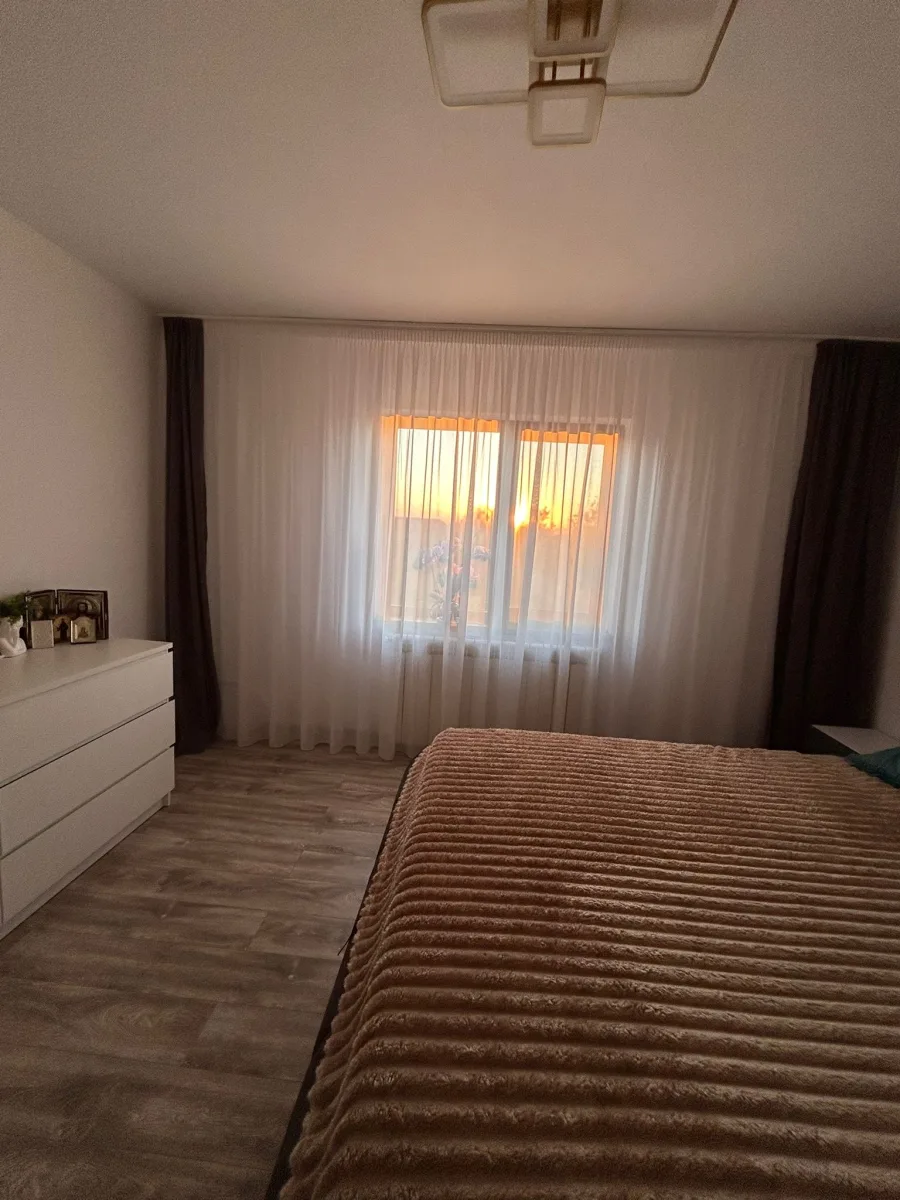 Apartament 4 camere - imagine 1