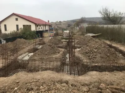 Teren intravilan cu fundatie casa, livada, aproape de Craiova - imagine 2