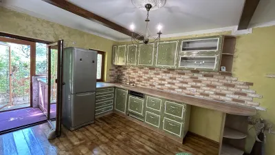 Apartament duplex Iasi cu 4 dormitoare, 2 bai, cu grădină, locuri parcare - 1333E/ mp - imagine 2