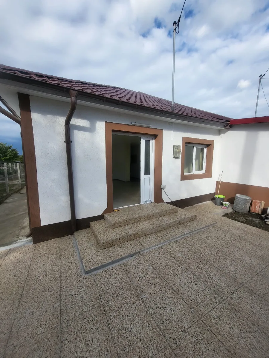 Casa de vânzare la 3 km de mare - imagine 1